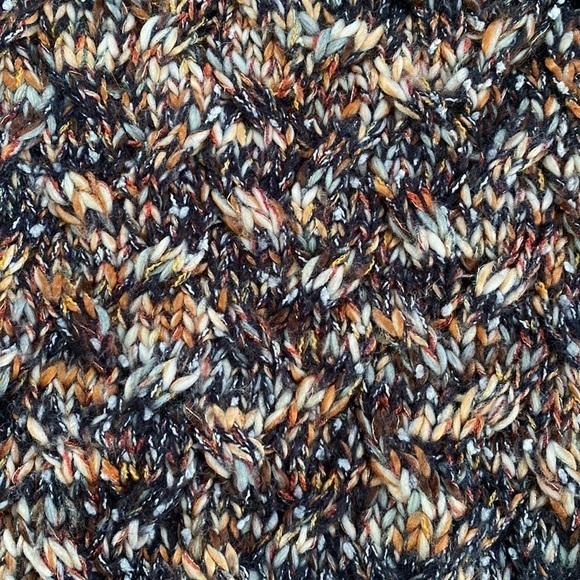 UNIVERSAL thread size medium sweater - Picture 3 of 4